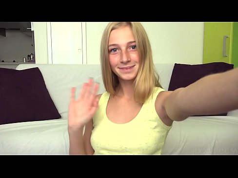 ❤️ Wenn ich gelangweilt bin, masturbiere ich faul meine rosa Muschi ️❌ Anal video bei uns
