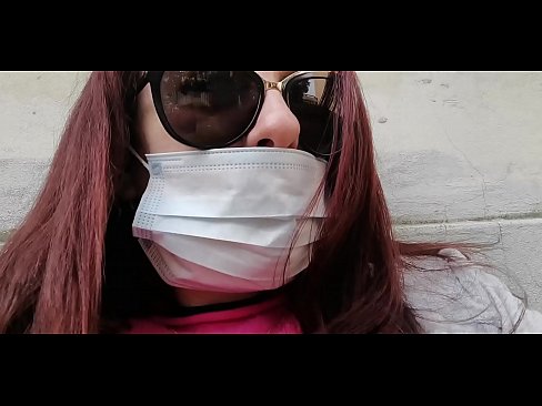 ❤️ Nicoletta rächt sich an ihrem Nachbarn und pinkelt in seine Garage (Special Covid19 Italian Quarantine) ️❌ Anal video bei uns
