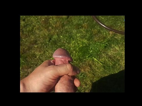 ❤️ Hot Hottie bekommt ihre rosa Pussy gefickt und spritzt in einem Sommergarten ab ️❌ Anal video bei uns