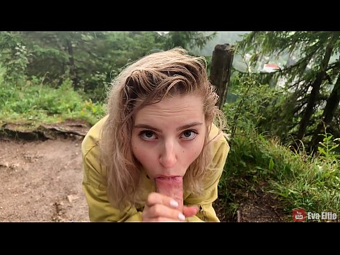 ❤️ Mädchen schluckt Sperma nach einem öffentlichen Blowjob - Eva Elfi ️❌ Anal video bei uns