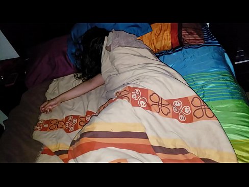❤️ Stiefsohn beschimpft seine junge Stiefmutter, während sie schläft. ️❌ Anal video bei uns