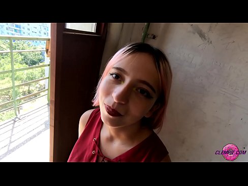 ❤️ Studentin saugt einen Fremden im Outback - Sperma auf seinem Gesicht ️❌ Anal video bei uns